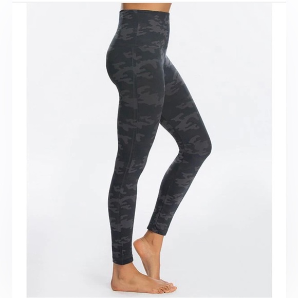 Spanx Look at Me Now Camo Leggings Size Small - Picture 10 of 12